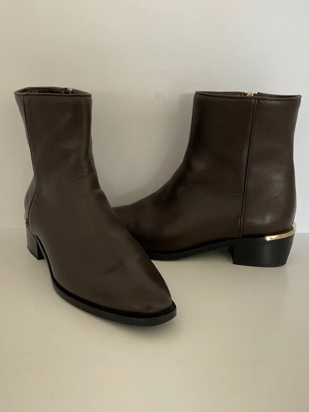 AQUATALIA Fin Leather Bootie in Midnight Brown Size 8 EXCELLENT CONDITION